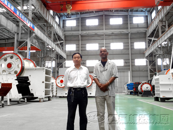 破碎機(jī)車(chē)間客戶(hù)合影