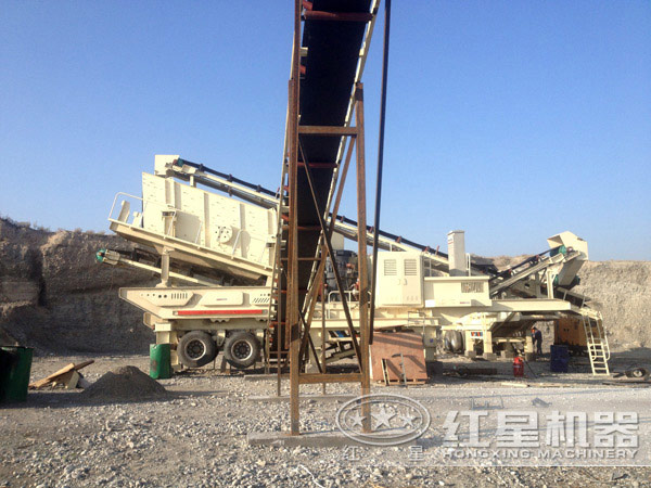 鵝卵石移動(dòng)破碎現(xiàn)場