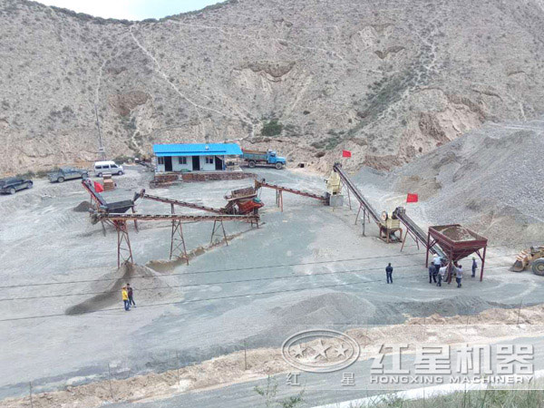 砂石料生產(chǎn)現(xiàn)場(chǎng) 砂石料生產(chǎn)現(xiàn)場(chǎng)