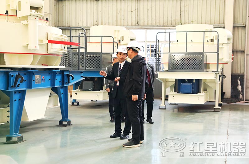 用戶(hù)考察制砂機(jī)生產(chǎn)車(chē)間 用戶(hù)考察制砂機(jī)生產(chǎn)車(chē)間