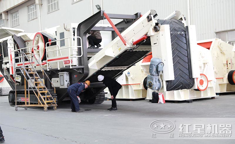 用戶(hù)來(lái)廠(chǎng)考察履帶式流動(dòng)沙機(jī) 用戶(hù)來(lái)廠(chǎng)考察履帶式流動(dòng)沙機(jī)