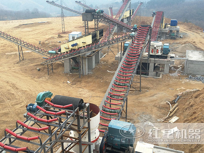 各個(gè)小型破石頭機(jī)械組合生產(chǎn)線現(xiàn)場(chǎng) 各個(gè)小型破石頭機(jī)械組合生產(chǎn)線現(xiàn)場(chǎng)