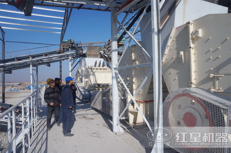 反擊破碎機(jī)安裝調(diào)試現(xiàn)場(chǎng) 反擊破碎機(jī)安裝調(diào)試現(xiàn)場(chǎng)