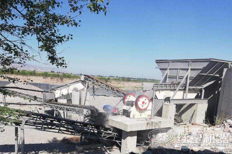 顎式破碎機工作現(xiàn)場 顎式破碎機工作現(xiàn)場