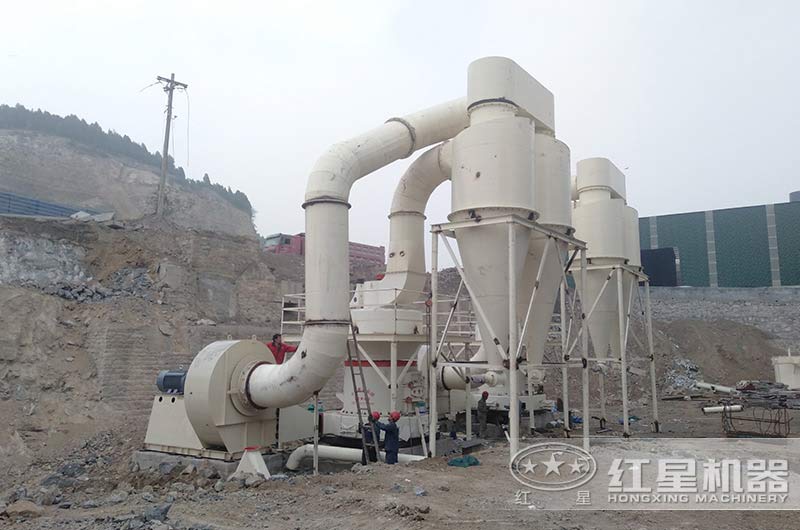 粉磨設備加工重晶石生產(chǎn)現(xiàn)場 粉磨設備加工重晶石生產(chǎn)現(xiàn)場