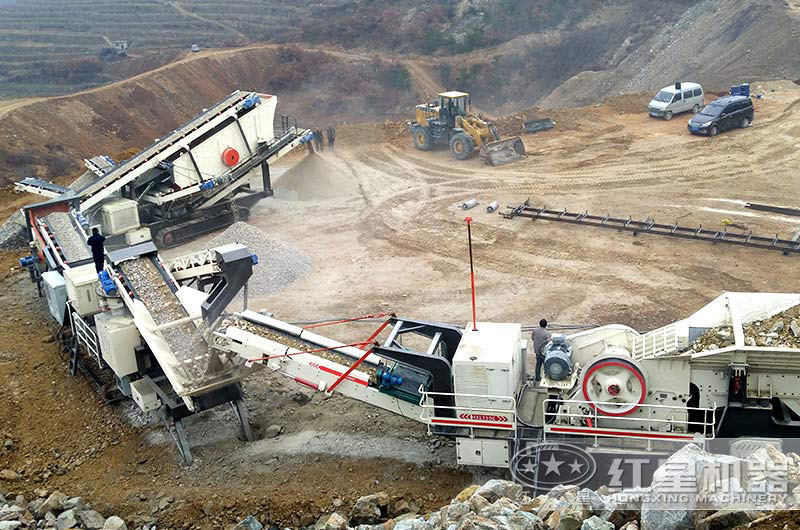 履帶式移動(dòng)破碎機(jī)作業(yè)實(shí)拍 履帶式移動(dòng)破碎機(jī)作業(yè)實(shí)拍