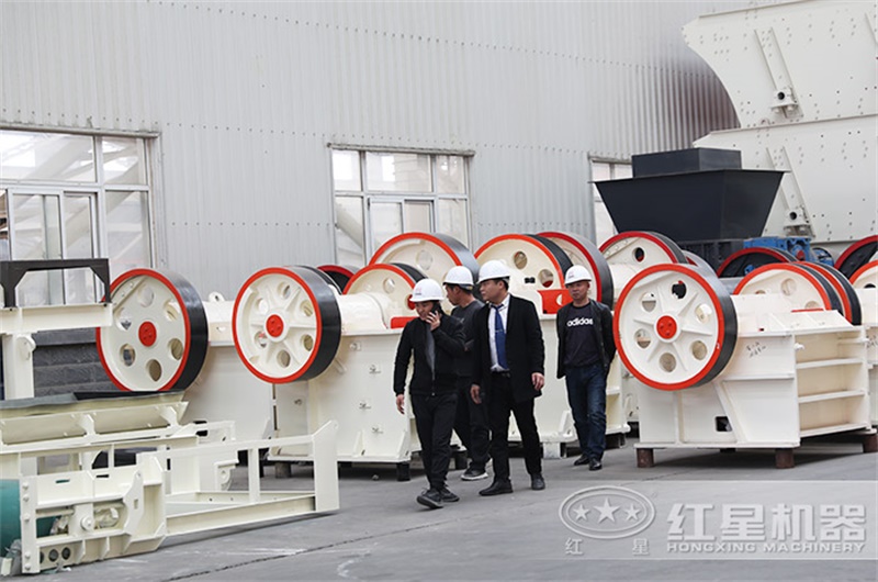 客戶來廠考察鄂破機(jī) 客戶來廠考察鄂破機(jī)