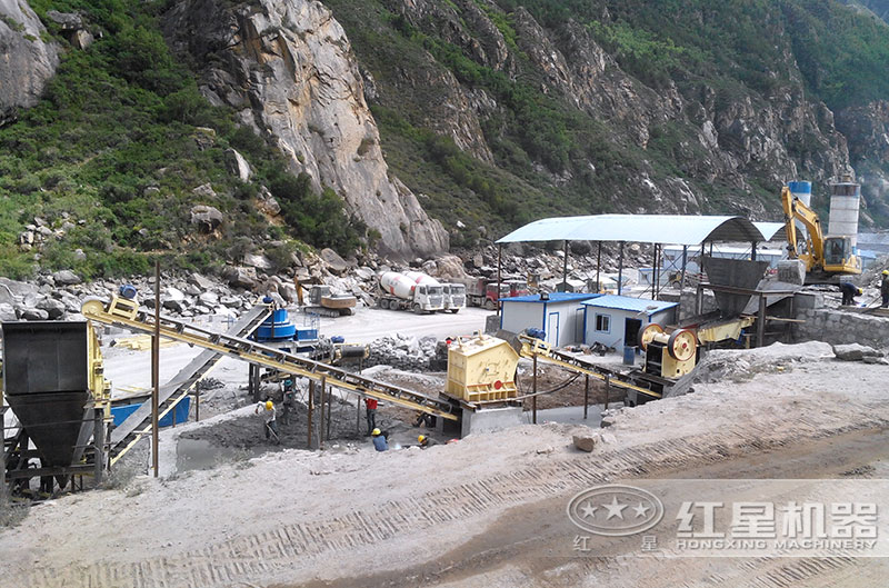 煤矸石粉碎現(xiàn)場 煤矸石粉碎現(xiàn)場