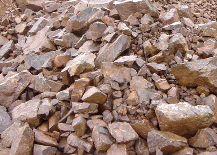 鐵礦石破碎設(shè)備型號(hào)有哪些？多少錢一臺(tái)？