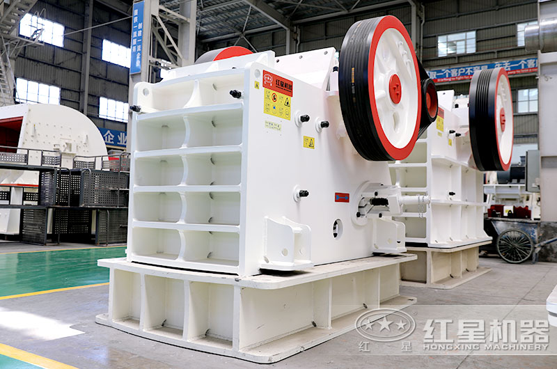 69鄂式破碎機(jī)規(guī)模中等，價(jià)格便宜合理