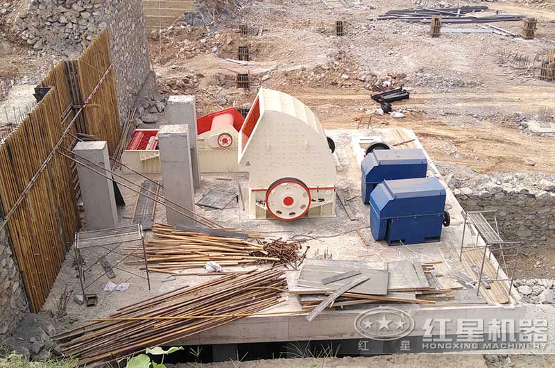 重錘式破碎機(jī)生產(chǎn)現(xiàn)場(chǎng) 重錘式破碎機(jī)生產(chǎn)現(xiàn)場(chǎng)