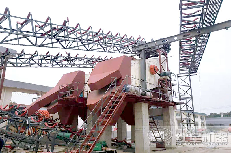 現(xiàn)場(chǎng)實(shí)拍，圓振動(dòng)篩