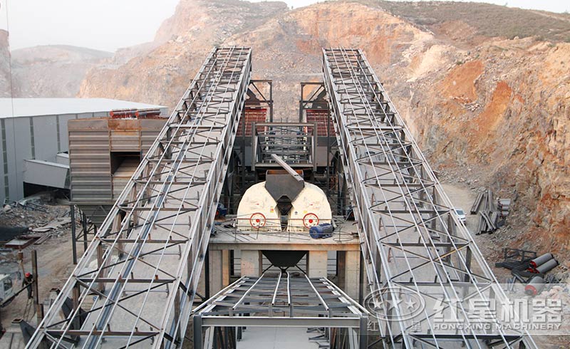 紅星錘式破碎機(jī)安裝生產(chǎn)現(xiàn)場 紅星錘式破碎機(jī)安裝生產(chǎn)現(xiàn)場