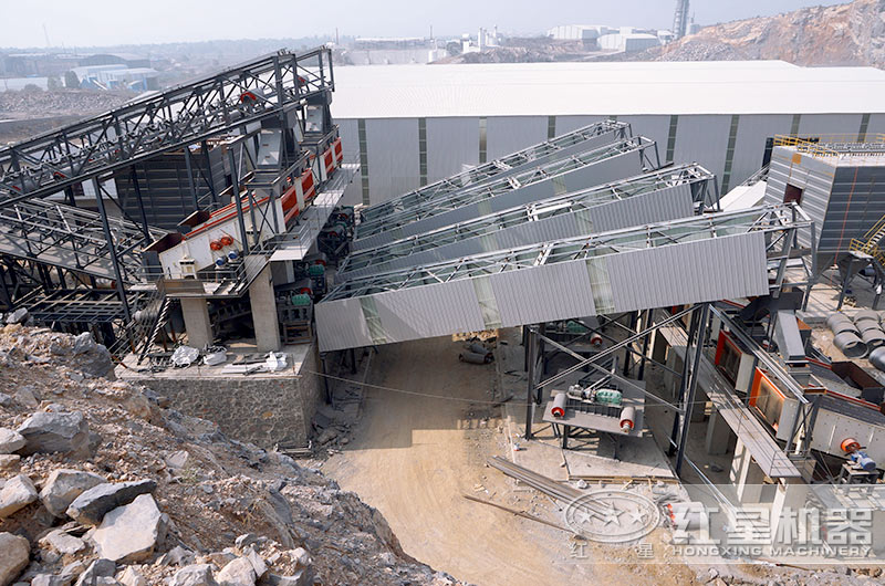 加工碎石料現(xiàn)場，符合環(huán)保標(biāo)準(zhǔn)