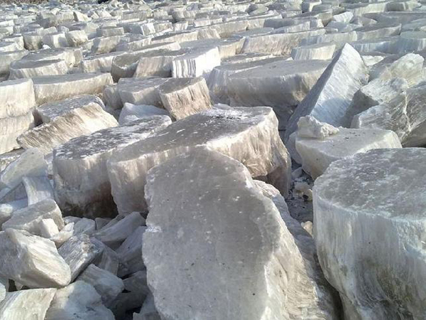 石膏磨成粉有哪些用途？石膏磨粉設(shè)備與工藝流程