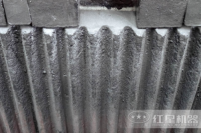 新型顎式破碎機(jī)——顎版 新型顎式破碎機(jī)——顎版