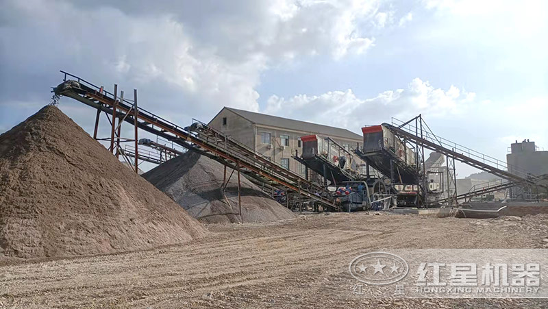 石頭制砂生產(chǎn)現(xiàn)場戶外實(shí)景圖 石頭制砂生產(chǎn)現(xiàn)場戶外實(shí)景圖