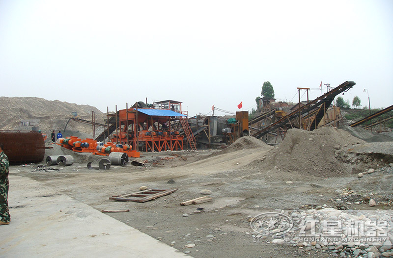 小型液壓對(duì)輥破碎機(jī)常用型號(hào)及價(jià)格，提供現(xiàn)場(chǎng)視頻